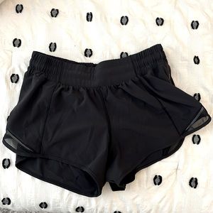 LuLu Lemon Hotty Hot Short 2.5”